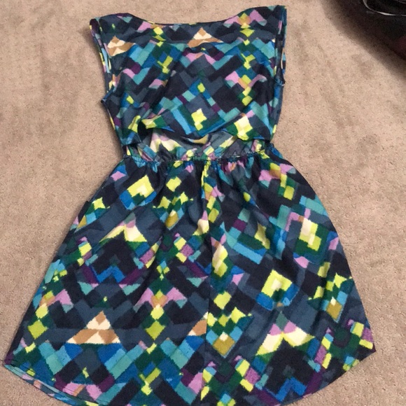 Multicolor patterned sleeveless dress - Picture 2 of 3